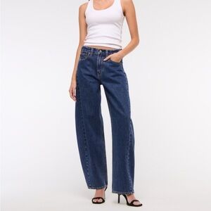 MID RISE BARREL JEANS DARK BLUE WASH